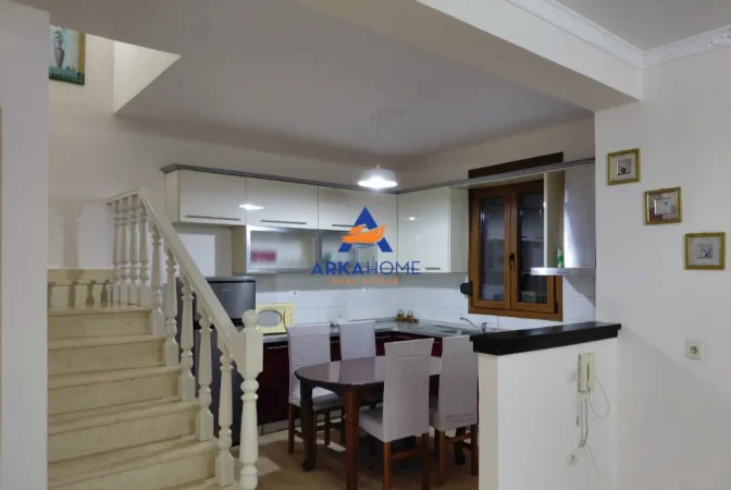 Tirane, jepet me qera apartament duplex Dublex , 170 m² 1.300 € 