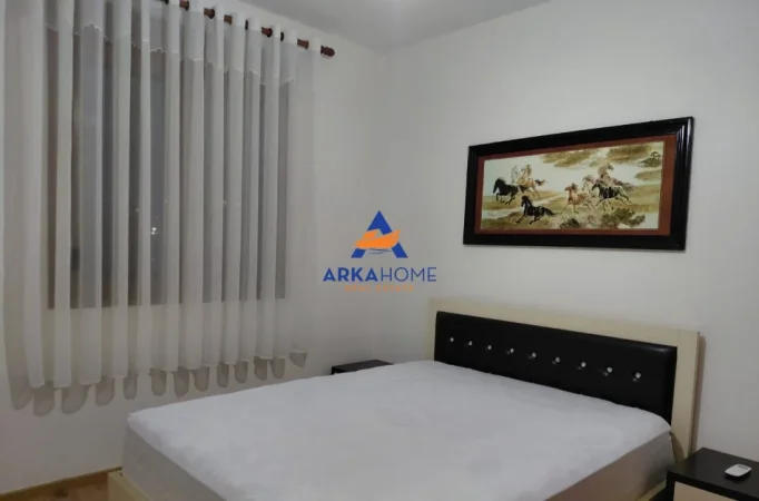 Tirane, jepet me qera apartament duplex Dublex , 170 m² 1.300 € 