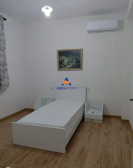 Tirane, jepet me qera apartament duplex Dublex , 170 m² 1.300 € 