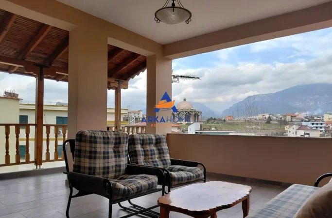 Tirane, jepet me qera apartament duplex Dublex , 170 m² 1.300 € 