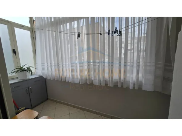 Tirane, shitet 1+1+Ballkon Kati 2, 62 m² (Xhamllik)