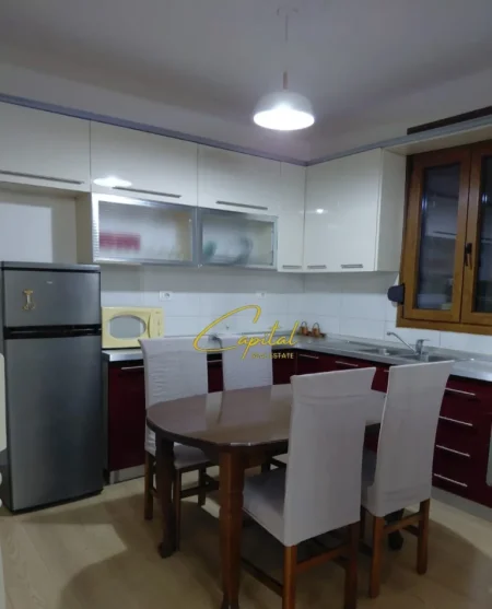 Tirane, jepet me qera apartament 5+1 Kati 3, 170 m² 1.300 € (ALI DEMI)