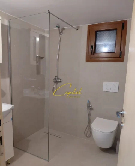 Tirane, jepet me qera apartament 5+1 Kati 3, 170 m² 1.300 € (ALI DEMI)