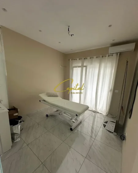 Tirane, jepet me qera ambjent biznesi Kati 6, 70 m² 650 € (KOMUNA E PARISIT)