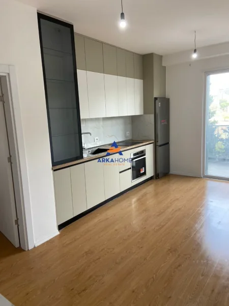 Tirane, jepet me qera apartament 2+1+Ballkon Kati 2, 110 m² 625 € 