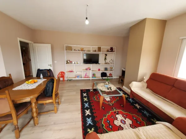 Tirane, shitet apartament 3+1 Kati 4, 260 m² 227.000 € (Fresku)