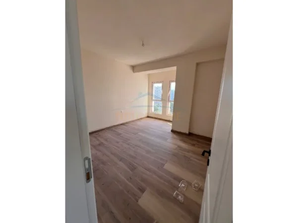 Durres, shitet apartament 1+1+Ballkon Kati 5, 85 m² 157.000 € 