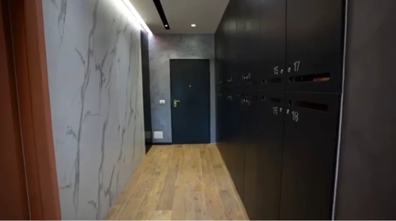 Tirane, jepet me qera zyre Kati 8, 200 m² 4.000 € (BLLOKU)