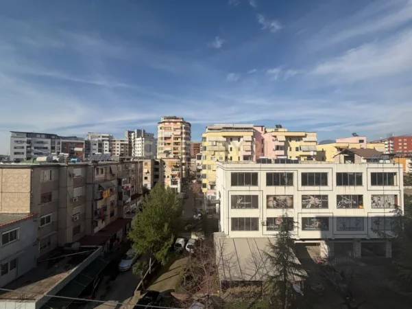 Tirane, jepet me qera apartament 2+1 Kati 4, 89 m² 500 € 
