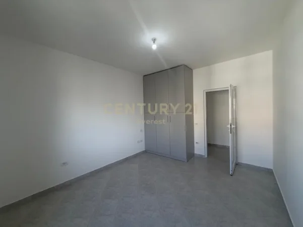 Tirane, jepet me qera apartament 2+1 Kati 4, 89 m² 500 € 