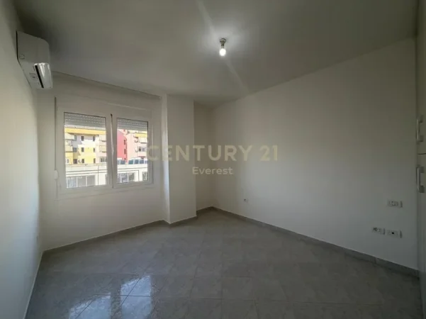 Tirane, jepet me qera apartament 2+1 Kati 4, 89 m² 500 € 