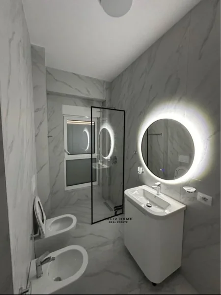 Tirane, jepet me qera apartament 1+1 Kati 7, 55 m² 550 € (ALI DEMI)