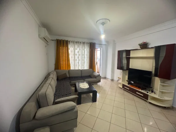 Tirane, jepet me qera apartament 2+1+Ballkon Kati 1, 120 m² 500 € (Teodor keko)