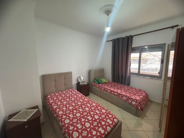 Tirane, jepet me qera apartament 2+1+Ballkon Kati 1, 120 m² 500 € (Teodor keko)