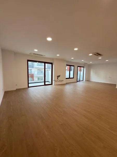 Tirane, jepet me qera zyre Kati 2, 180 m² 2.500 € (DELIJORGJI)