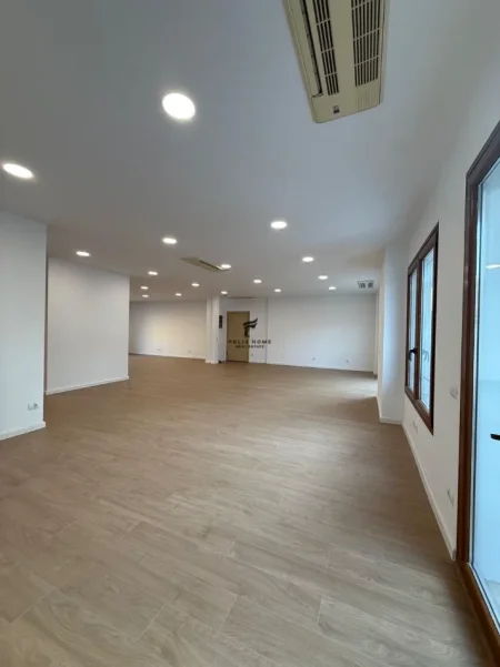 Tirane, jepet me qera zyre Kati 2, 180 m² 2.500 € (DELIJORGJI)