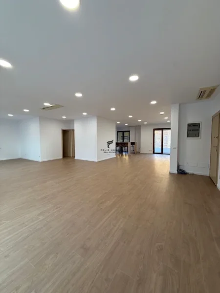 Tirane, jepet me qera zyre Kati 2, 180 m² 2.500 € (DELIJORGJI)