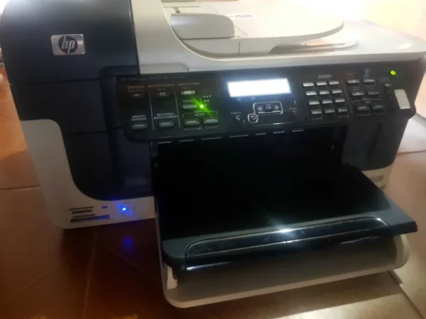 Shqiperi, shes Printer, fotokopje,skanim. Hp Officejet. ( do kutit e bojes). 12 mij lek te vjetra