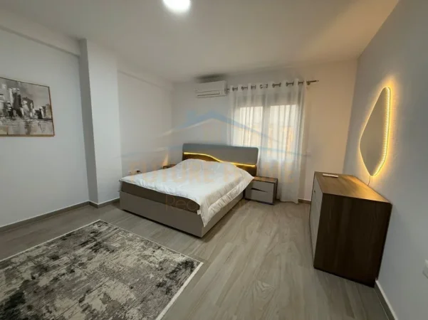 Tirane, jepet me qera apartament 2+1+2+PARKIM , Kati 7, 95 m² 1.100 € (PAZARI I RI , Prane Shkolles Kuqe)