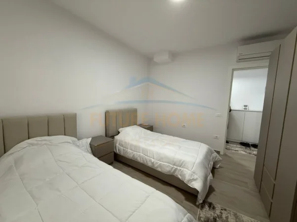 Tirane, jepet me qera apartament 2+1+2+PARKIM , Kati 7, 95 m² 1.100 € (PAZARI I RI , Prane Shkolles Kuqe)