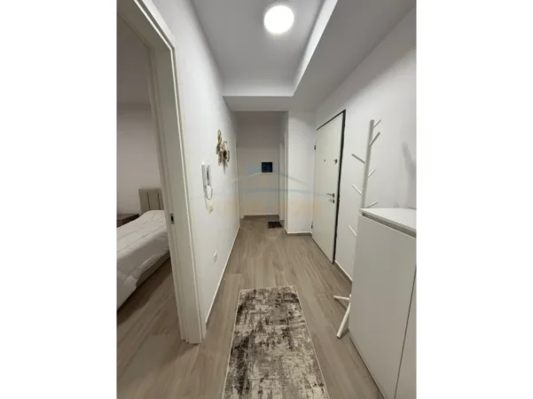 Tirane, jepet me qera apartament 2+1+2+PARKIM , Kati 7, 95 m² 1.100 € (PAZARI I RI , Prane Shkolles Kuqe)