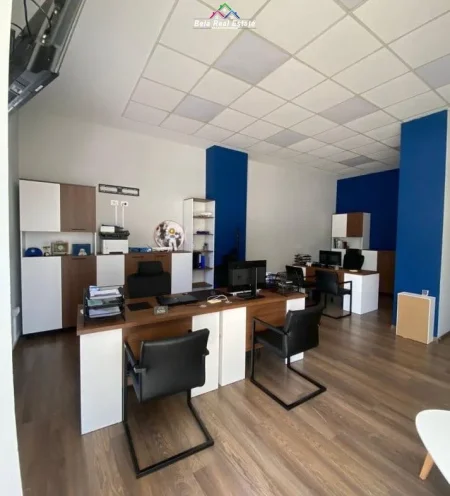 Tirane, jepet me qera dyqan Kati 0, 50 m² 750 € (Rruga Ndre Mjeda)