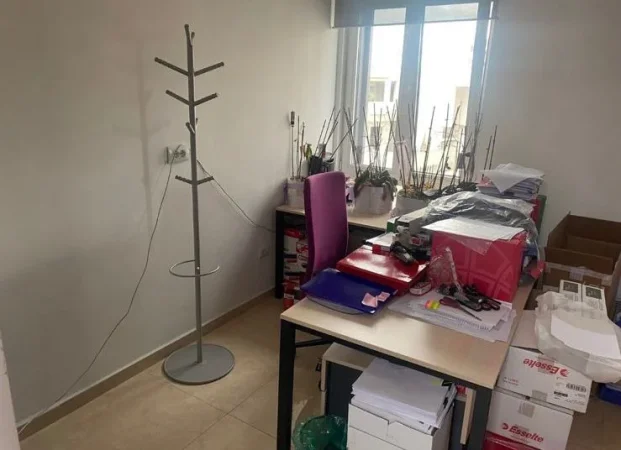Tirane, jepet me qera zyre Kati 1, 76 m² 1.100 € (QENDER)