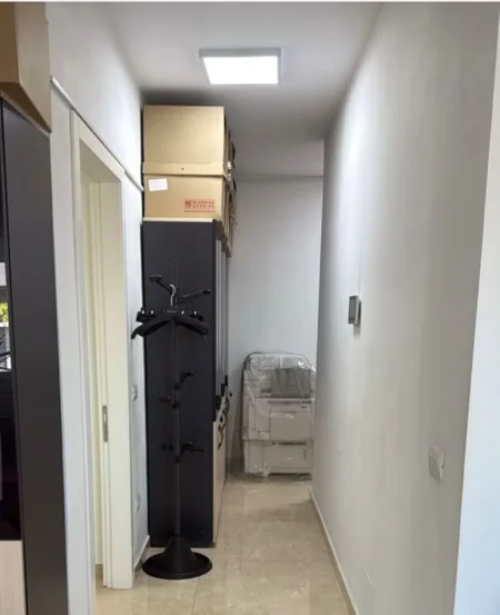 Tirane, jepet me qera zyre Kati 1, 76 m² 1.100 € (QENDER)