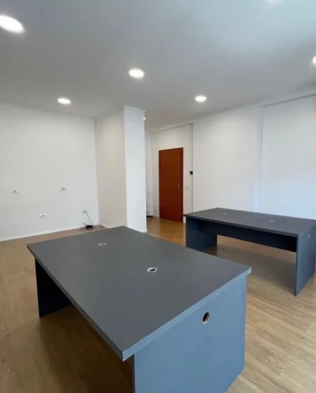 Tirane, jepet me qera zyre , 100 m² 1.500 € (DELIJORGJI)