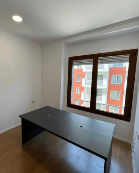 Tirane, jepet me qera zyre , 100 m² 1.500 € (DELIJORGJI)