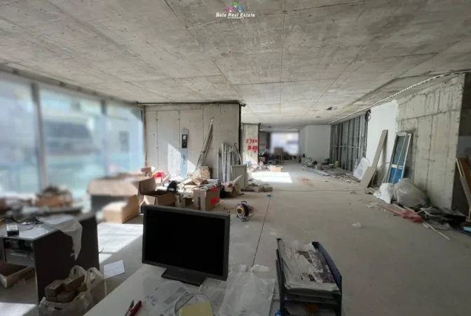 Tirane, jepet me qera zyre Kati 2, 265 m² 9.300 € (Bllok)