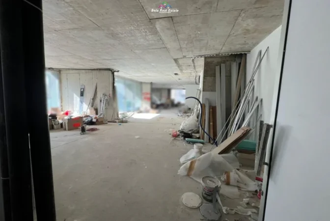 Tirane, jepet me qera zyre Kati 2, 265 m² 9.300 € (Bllok)