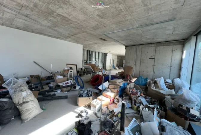 Tirane, jepet me qera zyre Kati 2, 265 m² 9.300 € (Bllok)