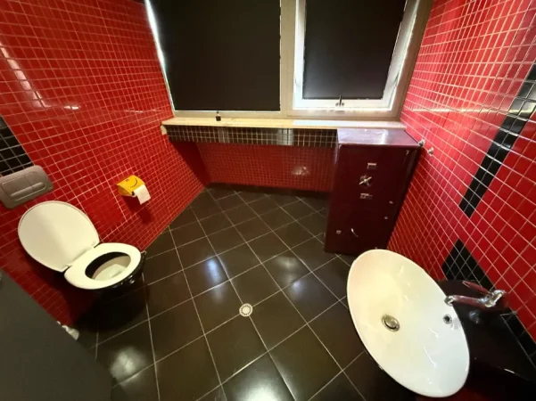 Tirane, jepet me qera zyre Kati 2, 916 m² 18.000 € (Rruga e KAvajes)