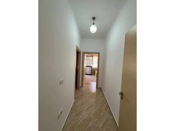 Tirane, jepet me qera apartament 2+1 Kati 7, 95 m² 600 € (unaza e re)