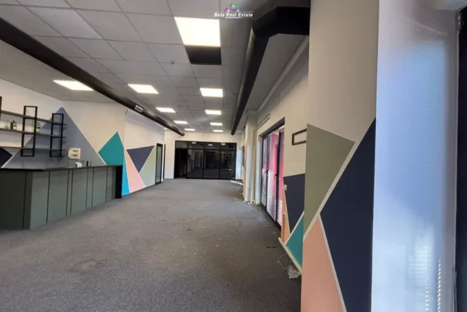 Tirane, jepet me qera zyre Kati 2, 192 m² 2.100 € (Rruga e Kavajes)