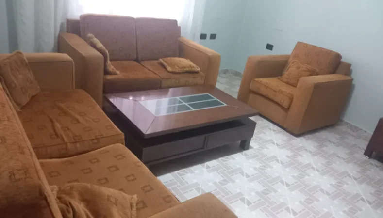 Tirane, jepet me qera Vile 1+1 Kati 4, 60 m² (Mbrapa Qendres Globe, Rruga Kavajes)