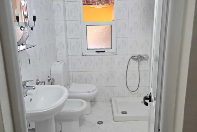 Tirane, jepet me qera apartament 1+1 Kati 3, 56 m² 450 € (Porcelan)