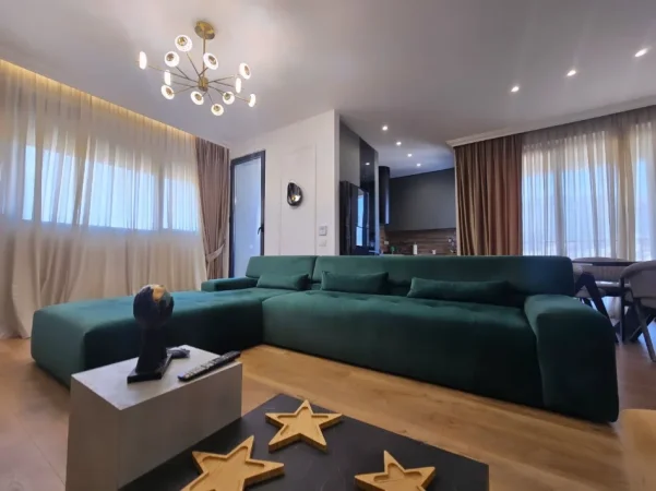 Tirane, shitet apartament 2+1 , 140 m² 