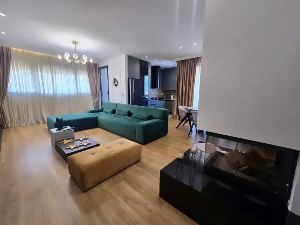 Tirane, shitet apartament 2+1 , 140 m² 