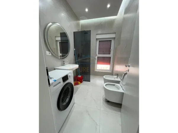 Shqiperi, jepet me qera apartament 2+1 Kati 7, 85 m² 600 € (Kompleksi Kadiu, në rrugën Pasho Hysa.)