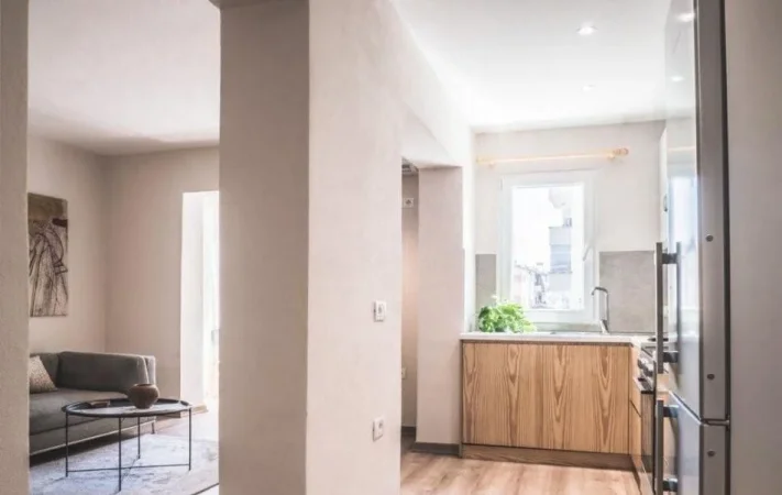 Tirane, jepet me qera apartament 1+1 Kati 4, 59 m² 650 € (Rruga Fortuzi)