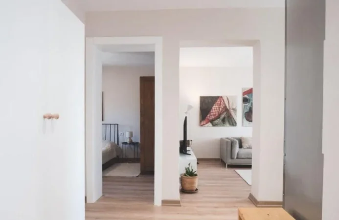 Tirane, jepet me qera apartament 1+1 Kati 4, 59 m² 650 € (Rruga Fortuzi)