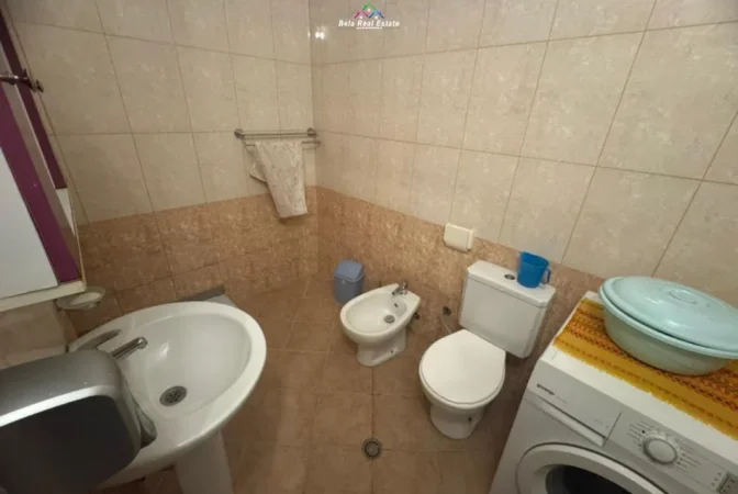 Tirane, jepet me qera apartament 2+1 Kati 1, 120 m² 520 € (Rruga Teodor Keko)