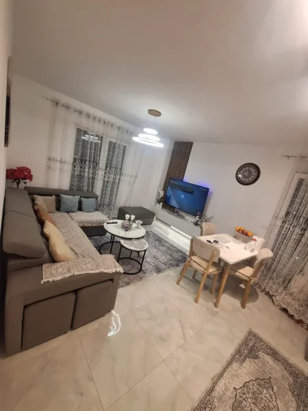 Tirane, jepet me qera apartament 2+1+Ballkon, me Parking, Kati 7, 78 m² 600 € (Kompleksi Jolla, Astir,Tiranë)