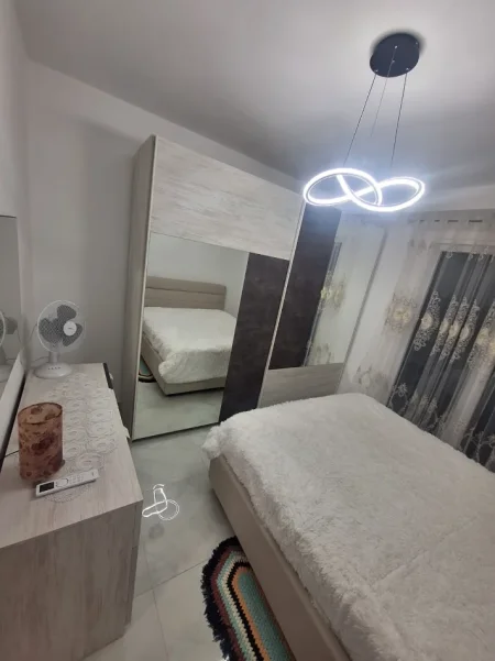 Tirane, jepet me qera apartament 2+1+Ballkon, me Parking, Kati 7, 78 m² 600 € (Kompleksi Jolla, Astir,Tiranë)