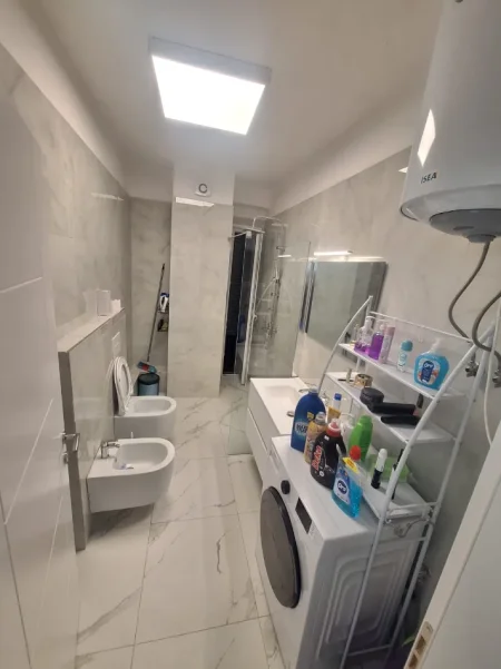Tirane, jepet me qera apartament 2+1+Ballkon, me Parking, Kati 7, 78 m² 600 € (Kompleksi Jolla, Astir,Tiranë)