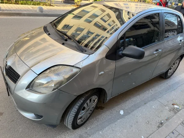 Tirane, shes makine Toyota Yaris Nafte, gri e erret tiptronik Kondicioner 4.000 €