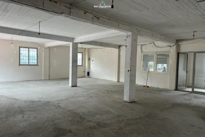 Tirane, jepet me qera magazine Kati 0, 260 m² 730 € (Autostrada Tirane- Durres)