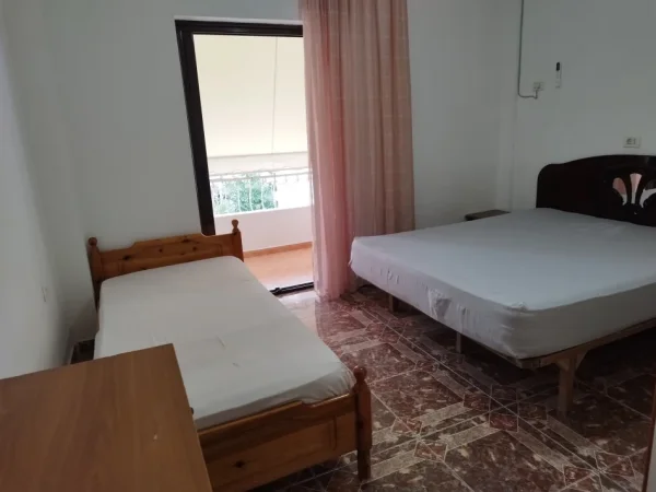 Tirane, jepet me qera Vile 1+1 Kati 3, 40 m² 400 € (Rruga 5 Maj, pranë Concord Center.)